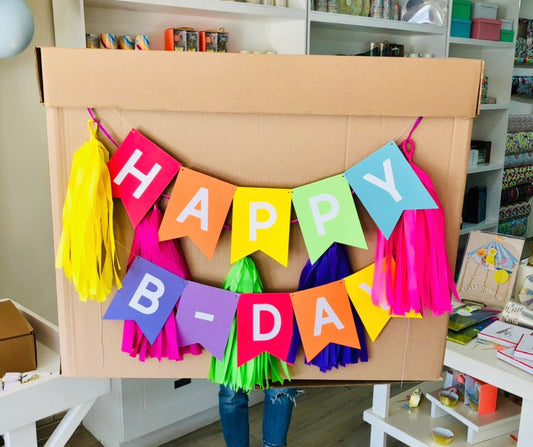 Caja Jumbo Decorada con Banner y Tassels